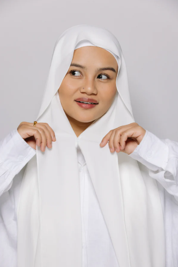 Pure White — Instant Chiffon Hijab with Built-in Magnets