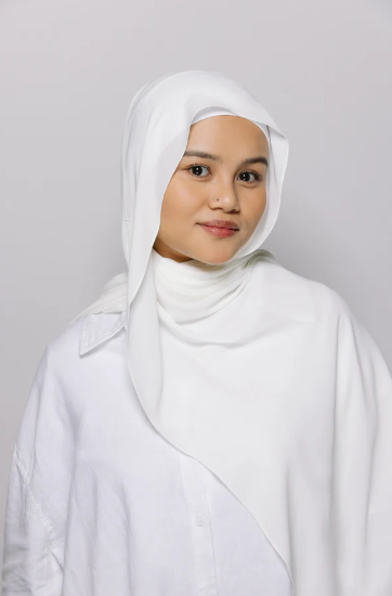 Pure White — Instant Chiffon Hijab with Built-in Magnets